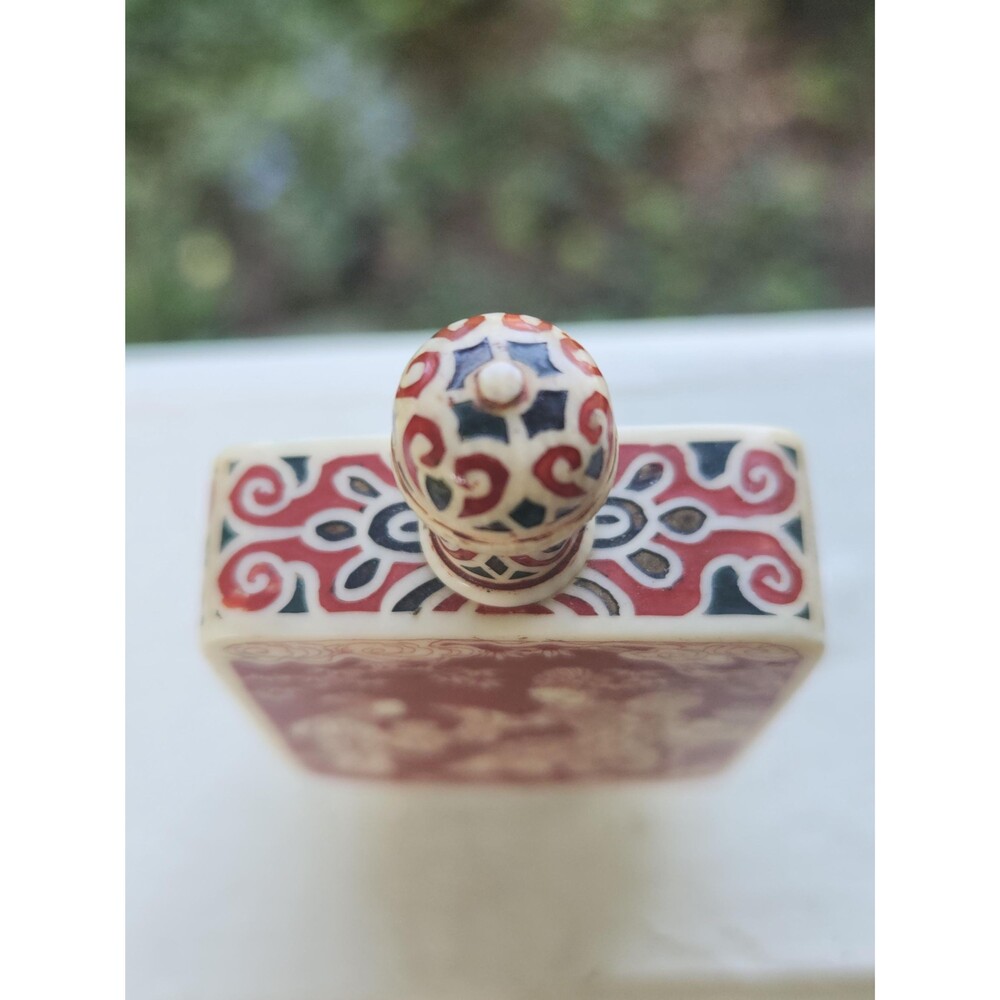Antique Porcelain Snuff Bottle with Spoon | Kanji Studio Mark | Iron Red Enamel - Picture 9 of 16